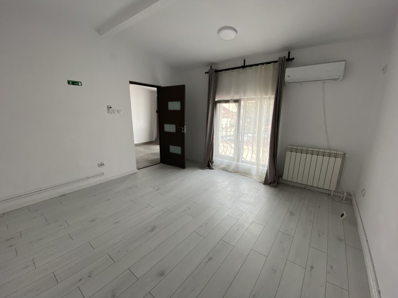 Spatiu comercial zona Piata Centrala, 100mp, centrala termica, totul nou