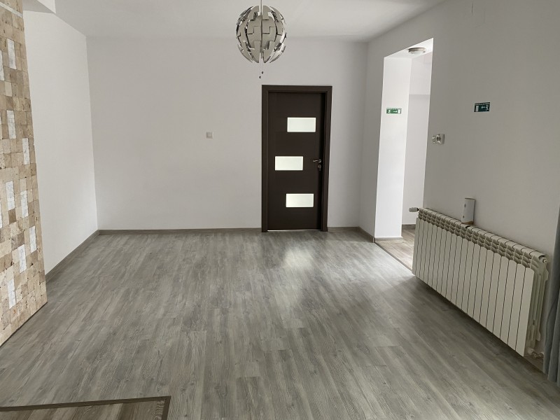 Spatiu comercial zona Piata Centrala, 100mp, centrala termica, totul nou