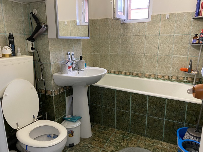 Vanzare apartament 2 camere decomandat, etaj 3/4, an constructie 1980, Craiovita Noua, Statia Salvare