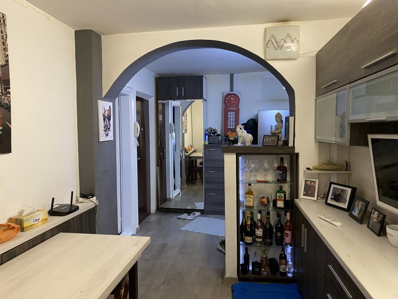 Vanzare apartament 2 camere decomandat, etaj 3/4, an constructie 1980, Craiovita Noua, Statia Salvare