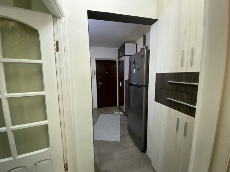 Vanzare apartament 2 camere decomandat, etaj 3/4, an constructie 1980, Craiovita Noua, Statia Salvare