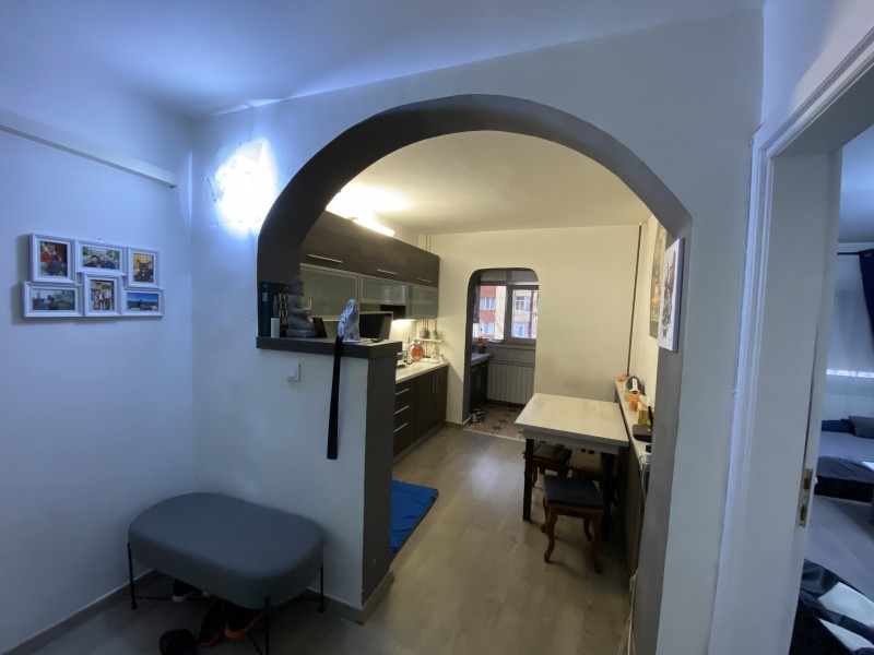 Vanzare apartament 2 camere decomandat, etaj 3/4, an constructie 1980, Craiovita Noua, Statia Salvare
