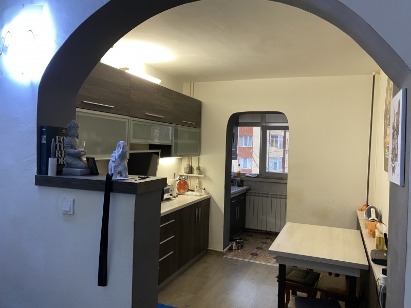 Vanzare apartament 2 camere decomandat, etaj 3/4, an constructie 1980, Craiovita Noua, Statia Salvare