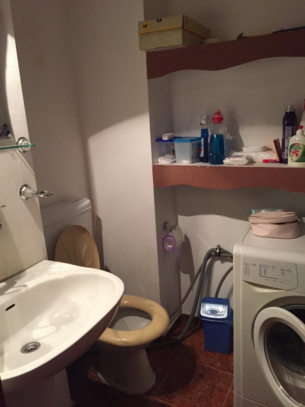 Inchiriere apartament 3 camere decomandat, mobilat, etaj 4/4, 1 Mai, zona Sara
