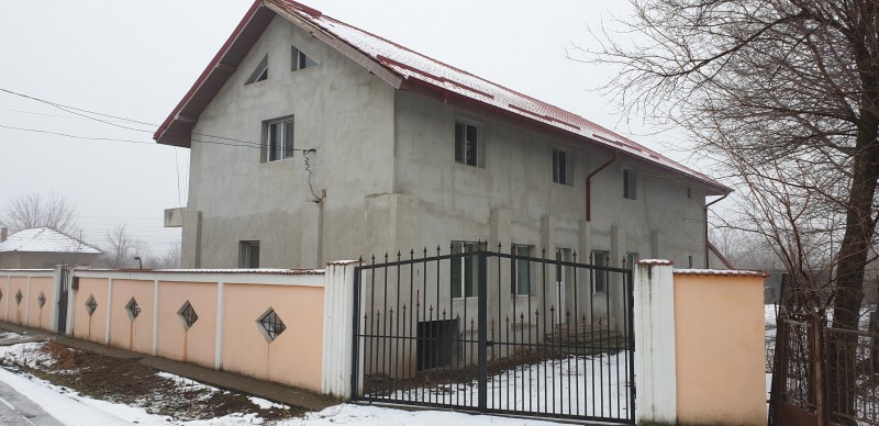 Vanzare casa 7 camere, an constructie 2014